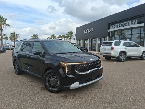 New 2026 Kia Carnival EX FWD image 1