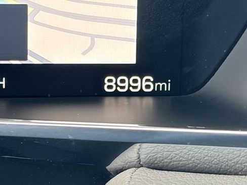 Used 2024 GMC Canyon Denali image 12