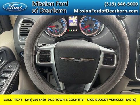 Used 2013 Chrysler Town & Country Touring image 10