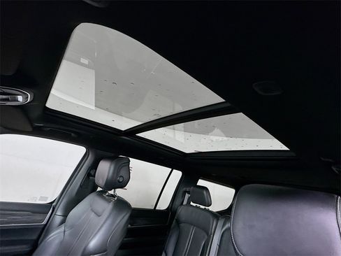 Used 2022 Jeep Wagoneer Series III w/ Premium Group I image 11