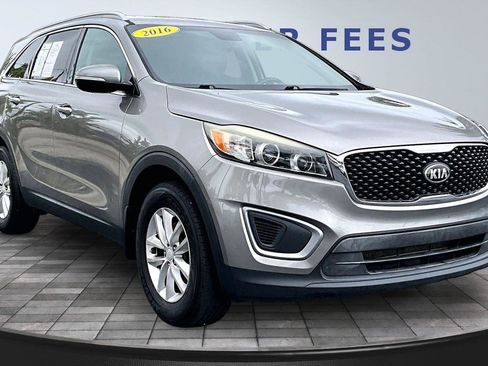 Used 2016 Kia Sorento LX w/ LX Convenience Package FWD image 3