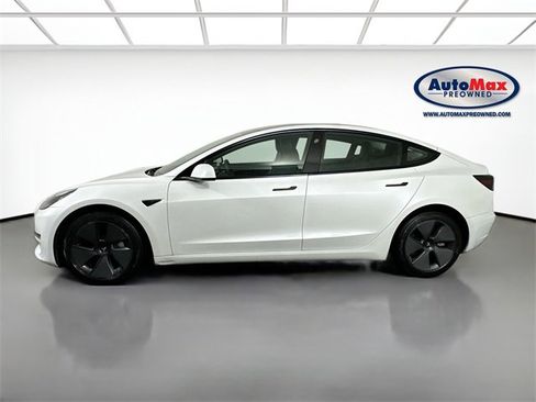 Used 2023 Tesla Model 3 Standard Range image 9