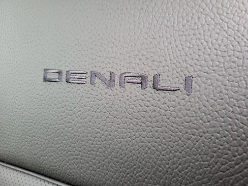 New 2025 GMC Sierra 2500 Denali w/ Denali Reserve Package image 21