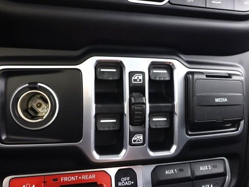 Used 2020 Jeep Gladiator Rubicon AWD/4WD image 26