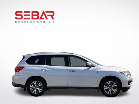 Used 2017 Nissan Pathfinder SL w/ SL Premium Package AWD/4WD image 7