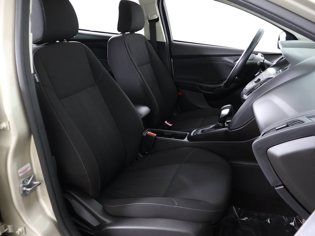Used 2018 Ford Focus SE w/ Cold Weather Package FWD image 29