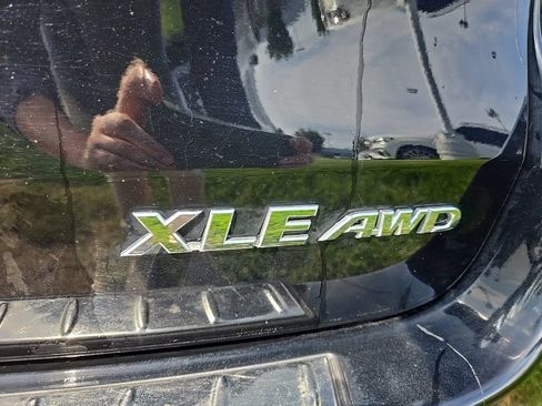 Used 2018 Toyota Highlander XLE w/ Protection Package #3 AWD/4WD image 6