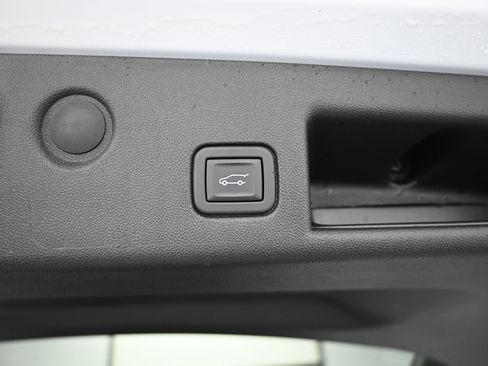 Used 2024 Chevrolet Equinox RS image 31