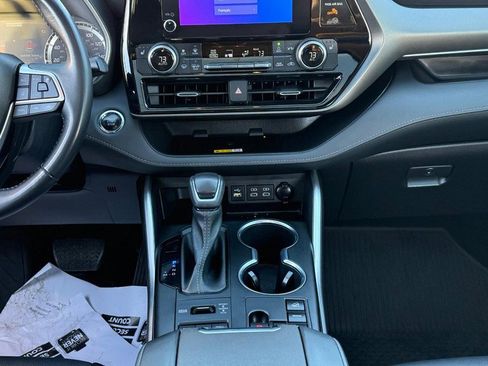 Used 2023 Toyota Highlander XLE image 15