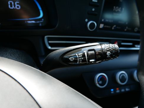 Certified 2026 Hyundai Elantra SE FWD image 30