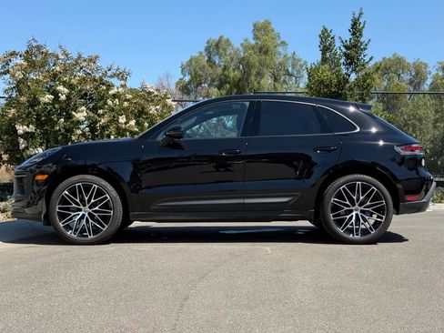 Certified 2026 Porsche Macan AWD/4WD image 2