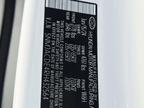 Used 2024 Hyundai Tucson SE image 30