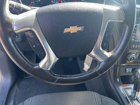 Used 2017 Chevrolet Traverse LT image 12