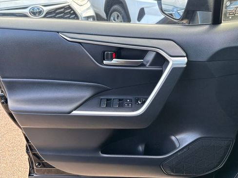 Used 2023 Toyota RAV4 SE image 30