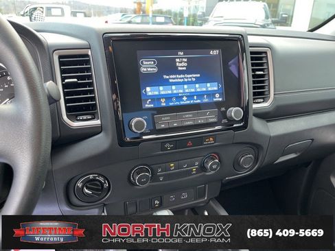 Used 2024 Nissan Frontier SV w/ Technology Package image 9