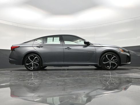 Used 2024 Nissan Altima 2.5 SR w/ SR Premium Package FWD image 26