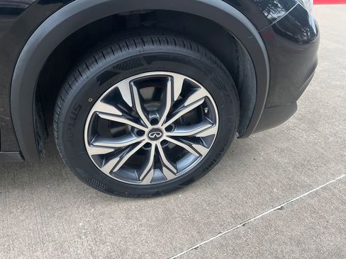 Used 2017 INFINITI QX30 Premium w/ Cargo Package image 11