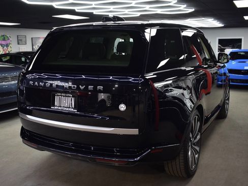 Used 2024 Land Rover Range Rover SV image 5