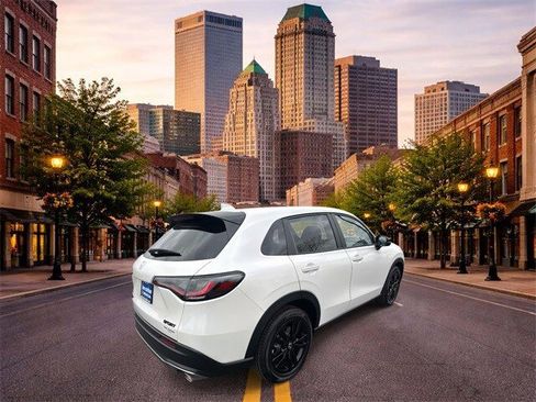 New 2026 Honda HR-V Sport image 4