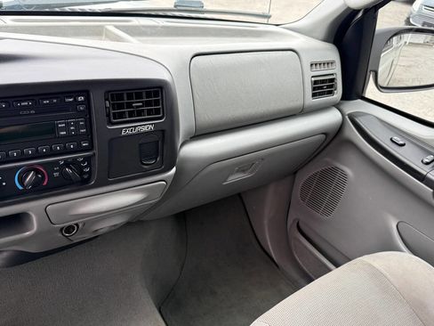 Used 2005 Ford Excursion XLT image 26