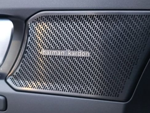 Used 2022 Volvo XC40 T5 R-Design w/ Advanced Package image 22