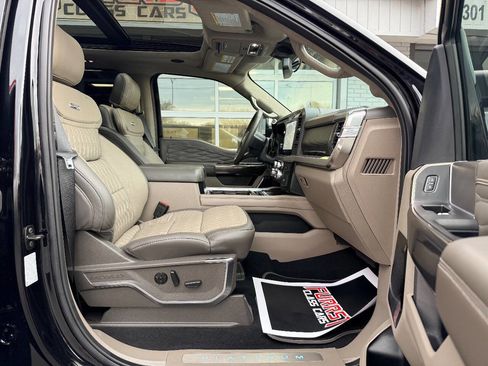 Used 2025 Ford F450 Platinum w/ Platinum Plus Package image 43