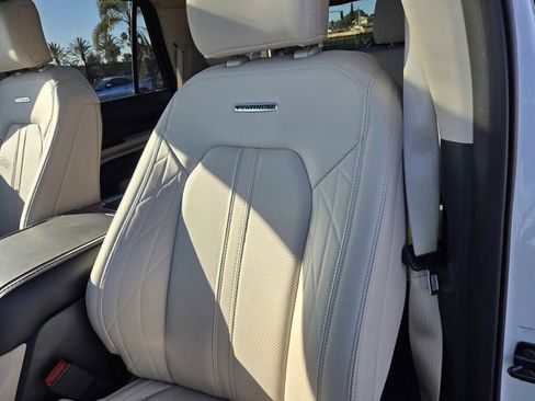 Used 2024 Ford Expedition Platinum image 17