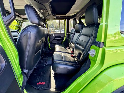 Used 2018 Jeep Wrangler Unlimited Sahara w/ Uconnect 4C Nav & Sound Group AWD/4WD image 13