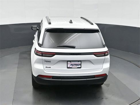 New 2025 Jeep Grand Cherokee Altitude image 30