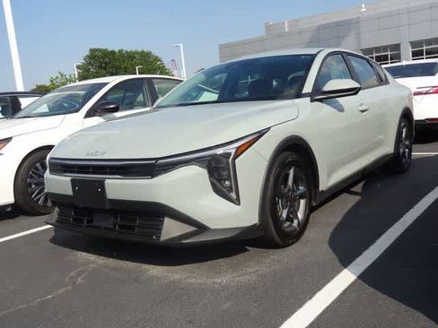 Used 2025 Kia K4 FWD image 1