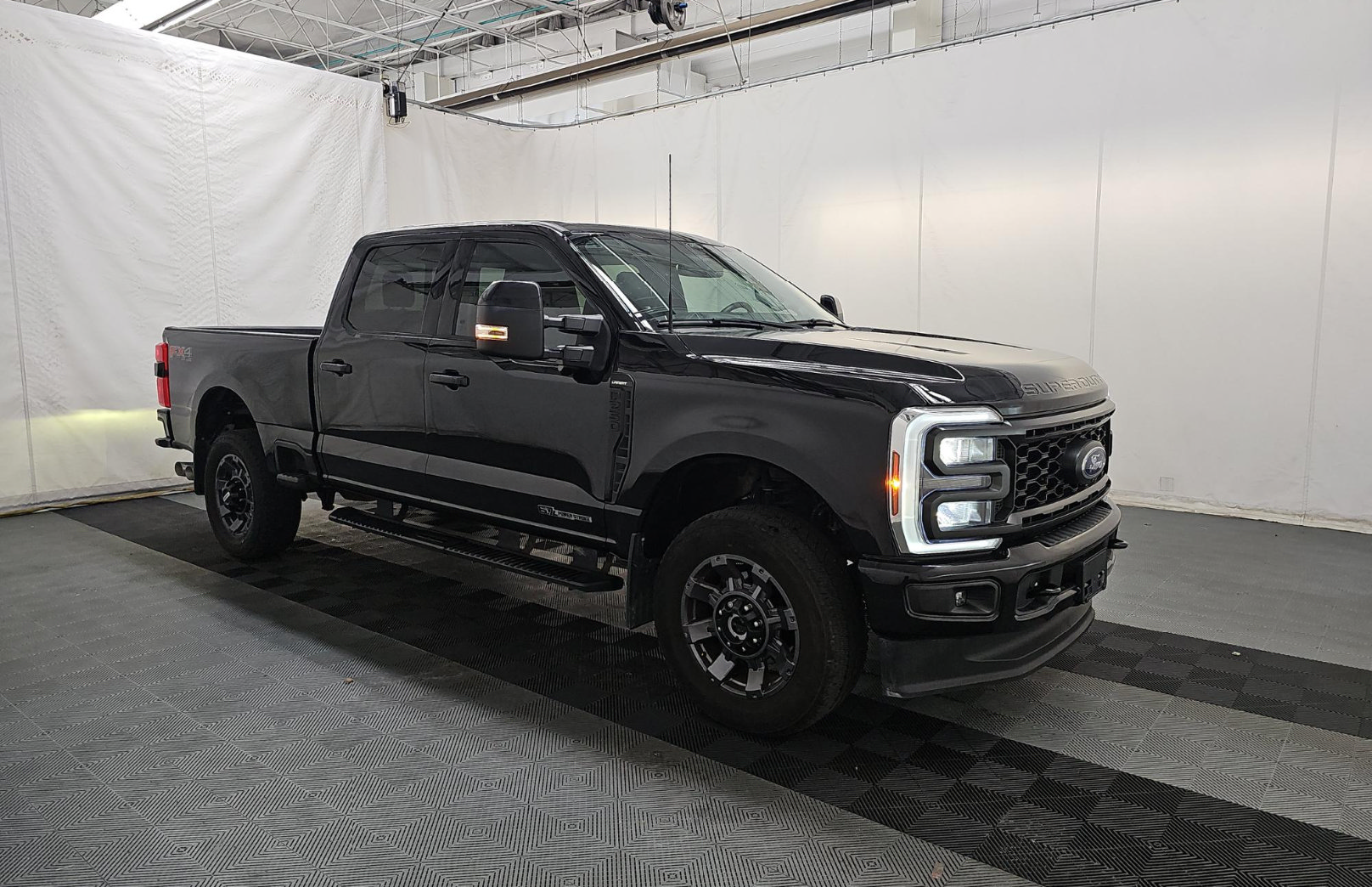 Used 2024 Ford F250 Lariat w/ Sport Appearance Package AWD/4WD image 3