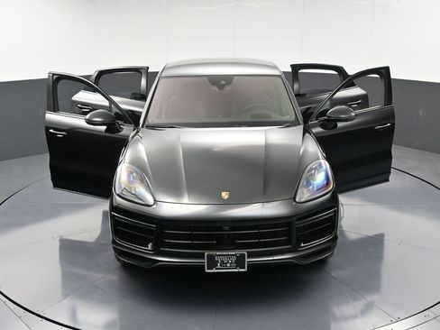 Used 2023 Porsche Cayenne Turbo S image 38