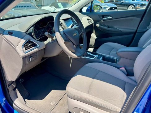Used 2017 Chevrolet Cruze LT w/ Convenience Package FWD image 11
