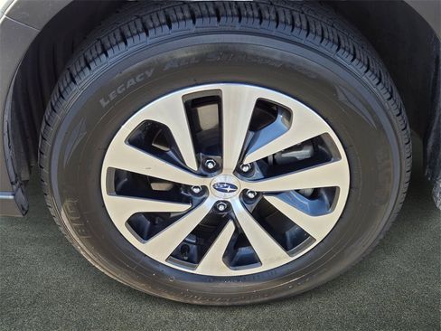 Used 2021 Subaru Outback Premium image 5