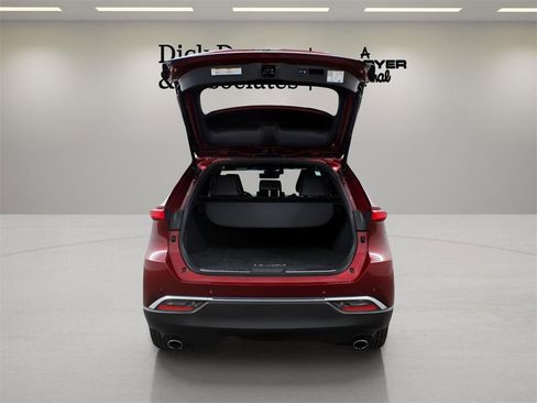 Used 2021 Toyota Venza XLE image 30