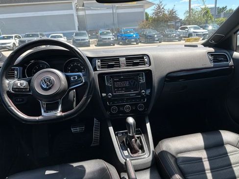 Used 2018 Volkswagen Jetta GLI FWD image 15