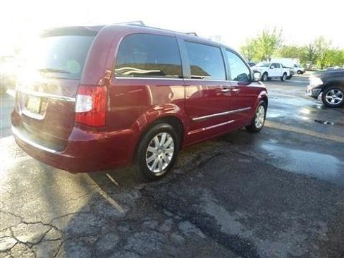 Used 2012 Chrysler Town & Country Touring-L w/ Entertainment Group #2 FWD image 6