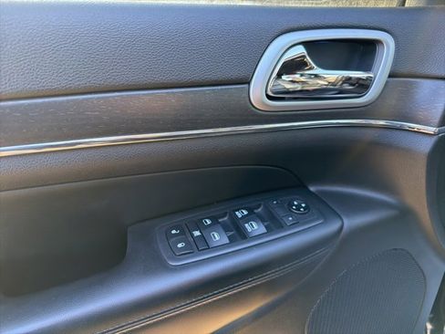 Used 2018 Jeep Grand Cherokee Limited image 10