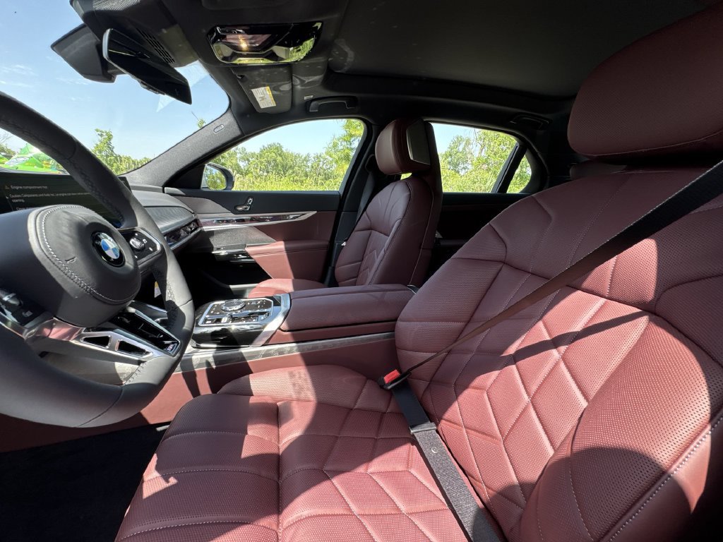 Used 2026 BMW 740i xDrive w/ Luxury Rear Seating Package AWD/4WD image 13