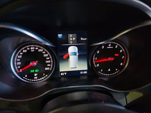 Used 2019 Mercedes-Benz GLC 300 4MATIC image 11