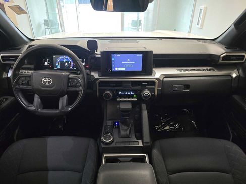 Certified 2025 Toyota Tacoma SR5 AWD/4WD image 10