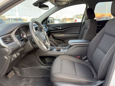 Used 2023 GMC Acadia SLE w/ Driver Convenience Package image 14