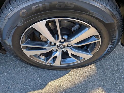 Used 2018 Toyota RAV4 XLE image 21