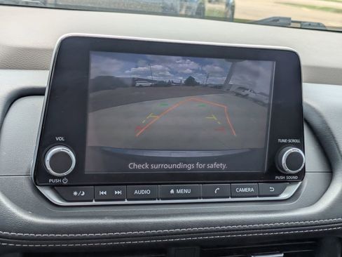 Used 2023 Nissan Rogue SV FWD image 18