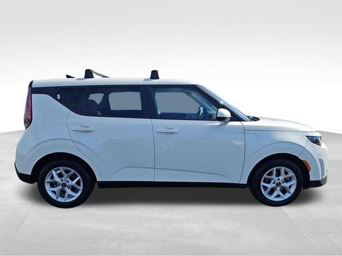 Used 2023 Kia Soul LX w/ LX Technology Package FWD image 6