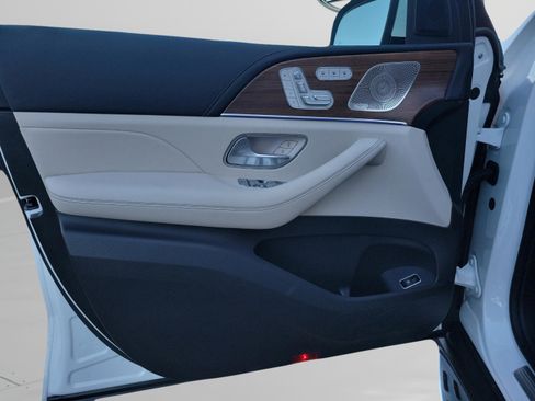 Certified 2025 Mercedes-Benz GLS 580 4MATIC image 29