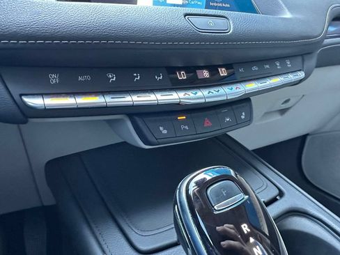 Used 2022 Cadillac XT4 Luxury w/ Cold Weather Package FWD image 33