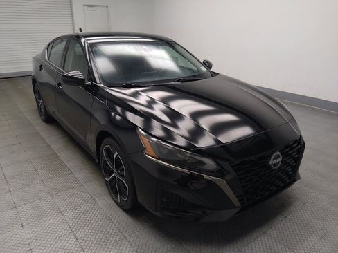 Used 2024 Nissan Altima 2.5 SR FWD image 13