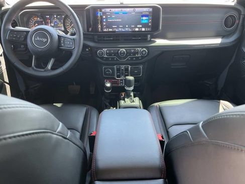 Used 2024 Jeep Wrangler Unlimited Rubicon AWD/4WD image 12