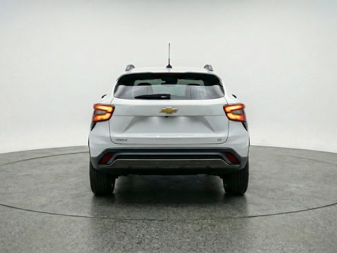 Used 2025 Chevrolet Trax LT w/ LT Convenience Package FWD image 7